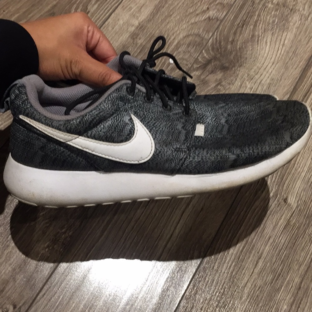 Nike Roshe One Sneakers
